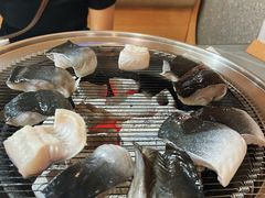 招牌活烤鳗鱼-围炉肉舍•炭烤活鳗•丹东海鲜烤肉(步行街店)