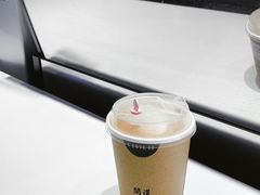 杏仁拿铁-闻道万巷咖啡馆(南大街地铁站店)