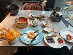 -雍容荟帝王蟹活龙虾展台自助(IFS黑金店)
