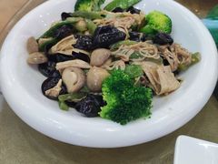 -一品美食城(石碣序伦小学店)