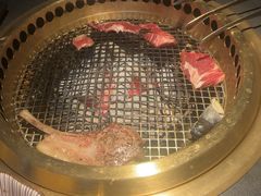 -铭牛烧肉·和牛海鲜自助(高新月牙湖店)