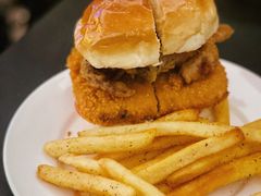 炸软壳蟹汉堡-瑞食酒馆 La Taverne Suisse