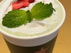 椰香燕麦抹茶拿铁-星巴克臻选(新天地店)