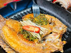 傣族香茅草烤罗非鱼-雀舞云南菜(天津天河城购物中心店)