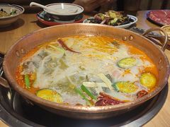 -洱火云南酸菜牛肉火锅(石景山当代商城店)