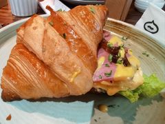 烟熏牛肉嫩蛋法式可颂-blend咖啡部落(卓悦中心店)