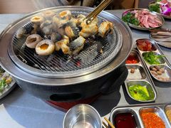 -围炉肉舍•炭烤活鳗•丹东海鲜烤肉(步行街店)