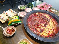 -渝嘴小老弟老火锅(华新村店)