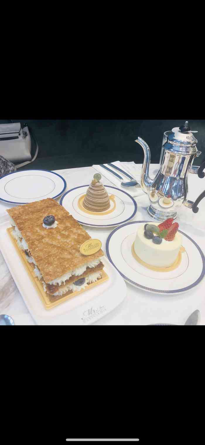 蔡嘉法式甜品(杭州旗舰店)-"圣诞节90那天去的,吃饱晚餐后想找个