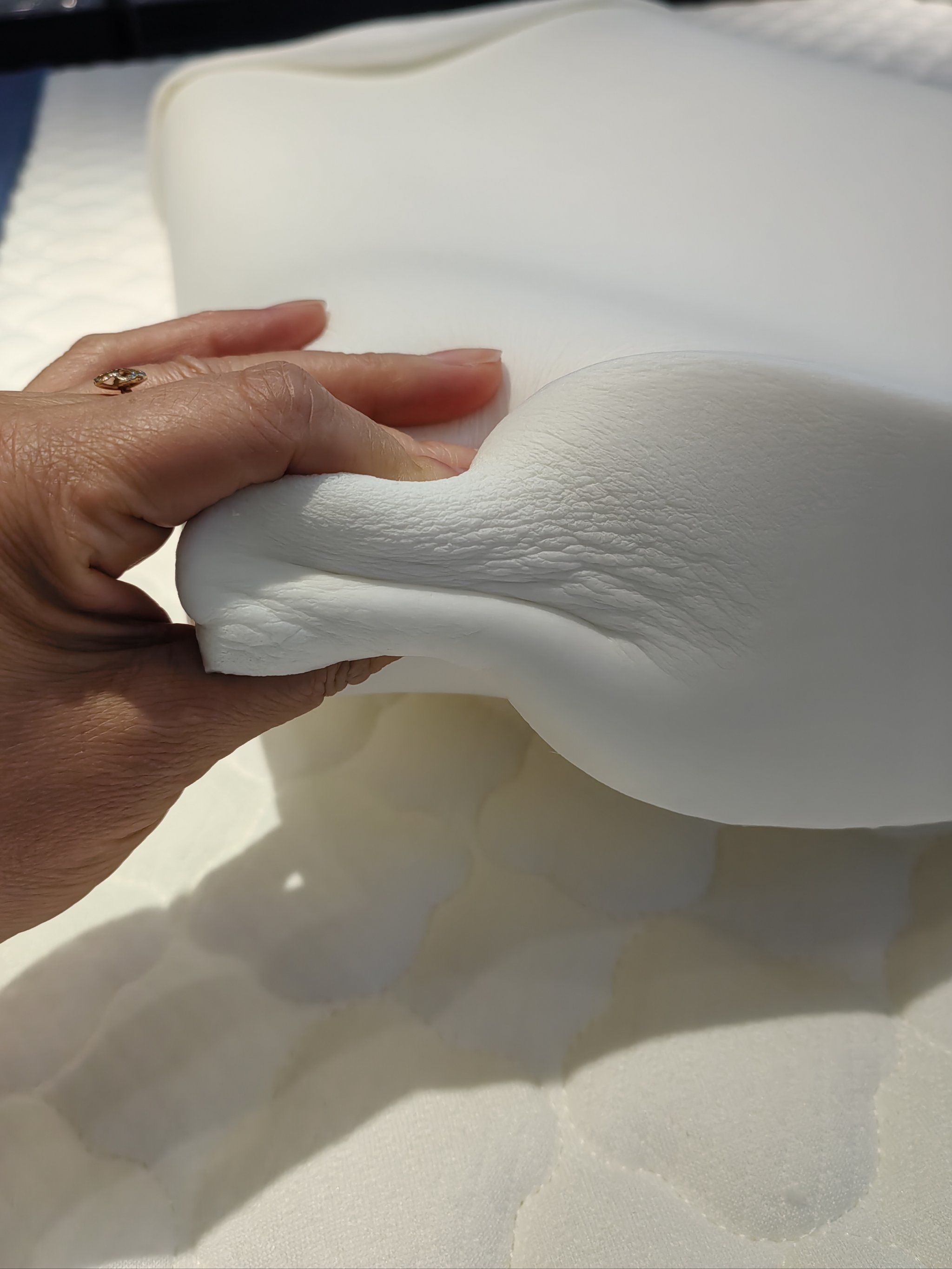 记忆棉枕头上线