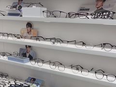 -美式眼镜·授权蔡司.依视路.尼康.豪雅.明月(南翔印象城店)