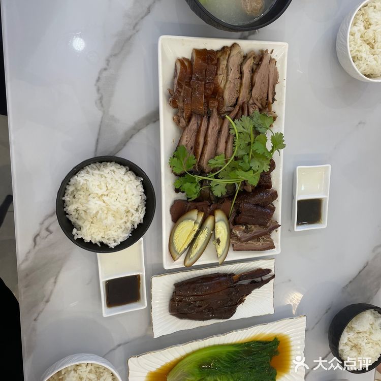 来潮州吃的一家开了几十年的卤鹅老店