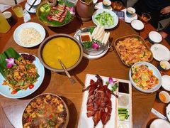 -老滇山寨•云南特色菜•地方菜•民族风情歌舞表演(金碧店)