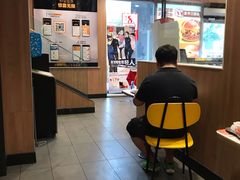 -麦当劳(杨林得来速店)