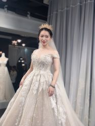 -艾米丽婚纱礼服