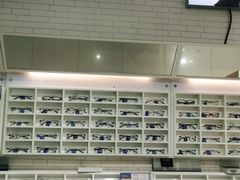 -诺柯视眼镜-蔡司依视路官方工厂店(淞南一店)