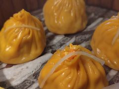 蟹黄小笼包-蝴蝶里·粤菜·点心(滨江龙湖店)