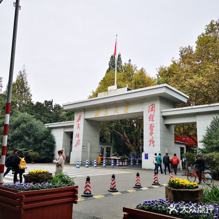 静静得在这迷人の校园走上一圈，真的是心旷神怡啊