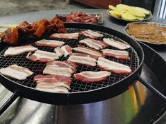 跑山黑乳猪-彝人部落火盆烧烤(原内环足球场店)