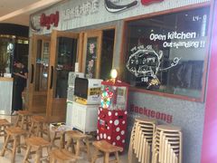 等位区-姜虎东白丁烤肉(虹桥天地店)