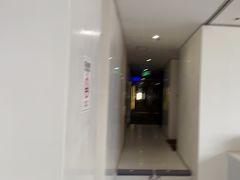 -卡罗酒店(东门晒布地铁站店)