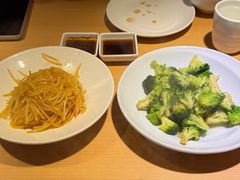 -关东小磨东北菜(上海长风大悦城店)
