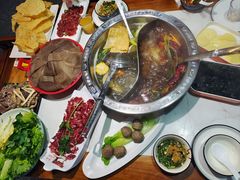 -乡土黄·鲜牛肉火锅·小龙虾(兴业街店)