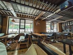 靠窗位-Local泰莲庭(虹鳟鱼店)