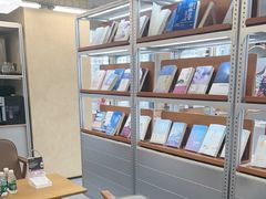 -无奔眼镜·蔡司·依视路授权店(朝阳大悦城店)