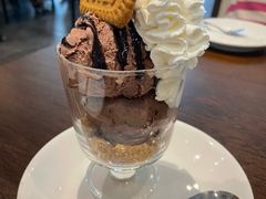 -Chom Cafe and Restaurant