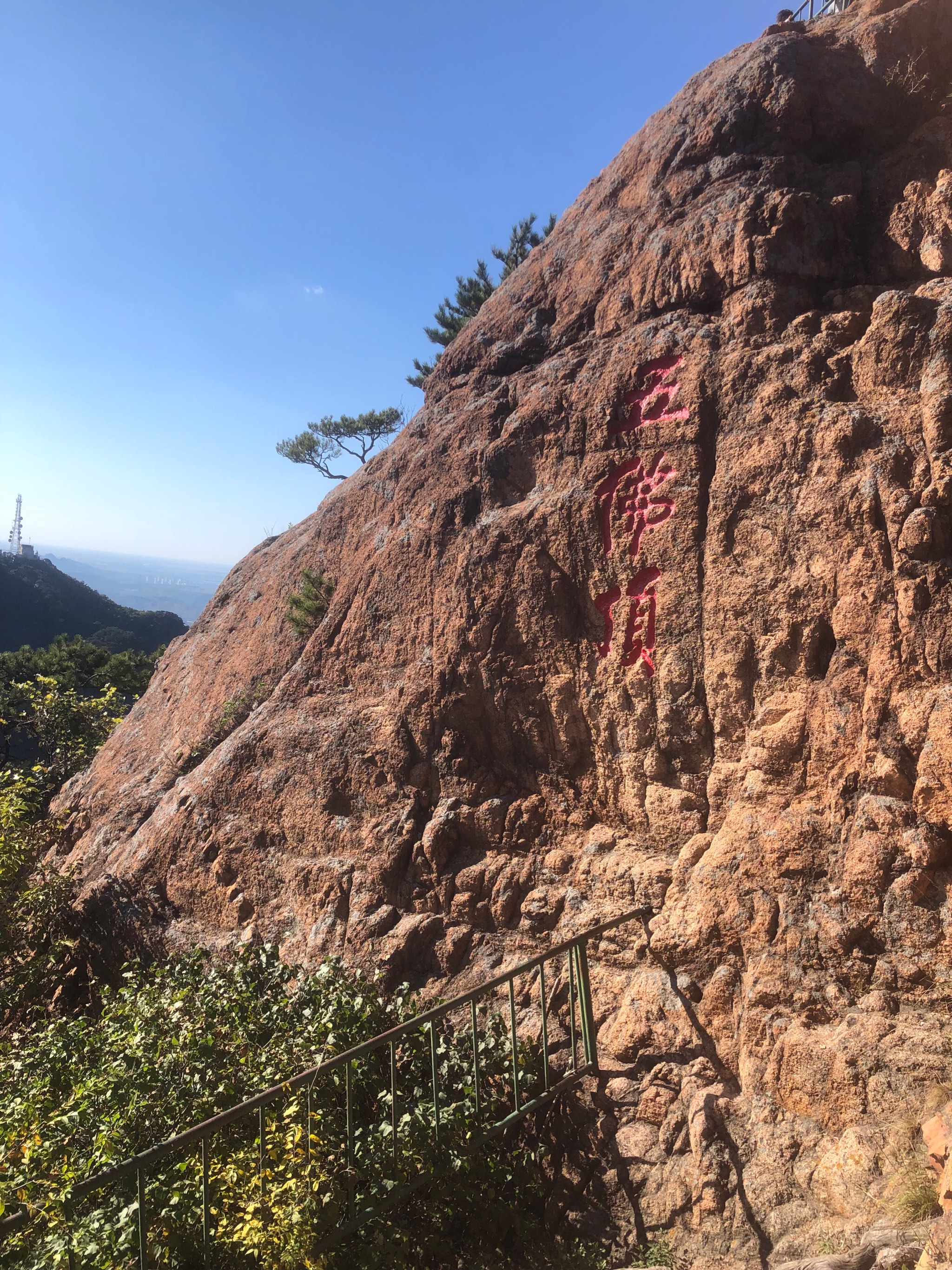 邹城凤凰山佛像图片