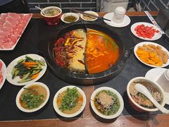 -周周有辣火锅馆(玖耀里店)