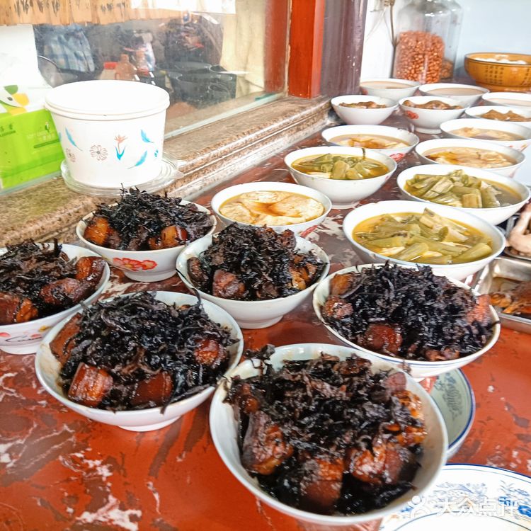 # 绍兴历史保护街区美食