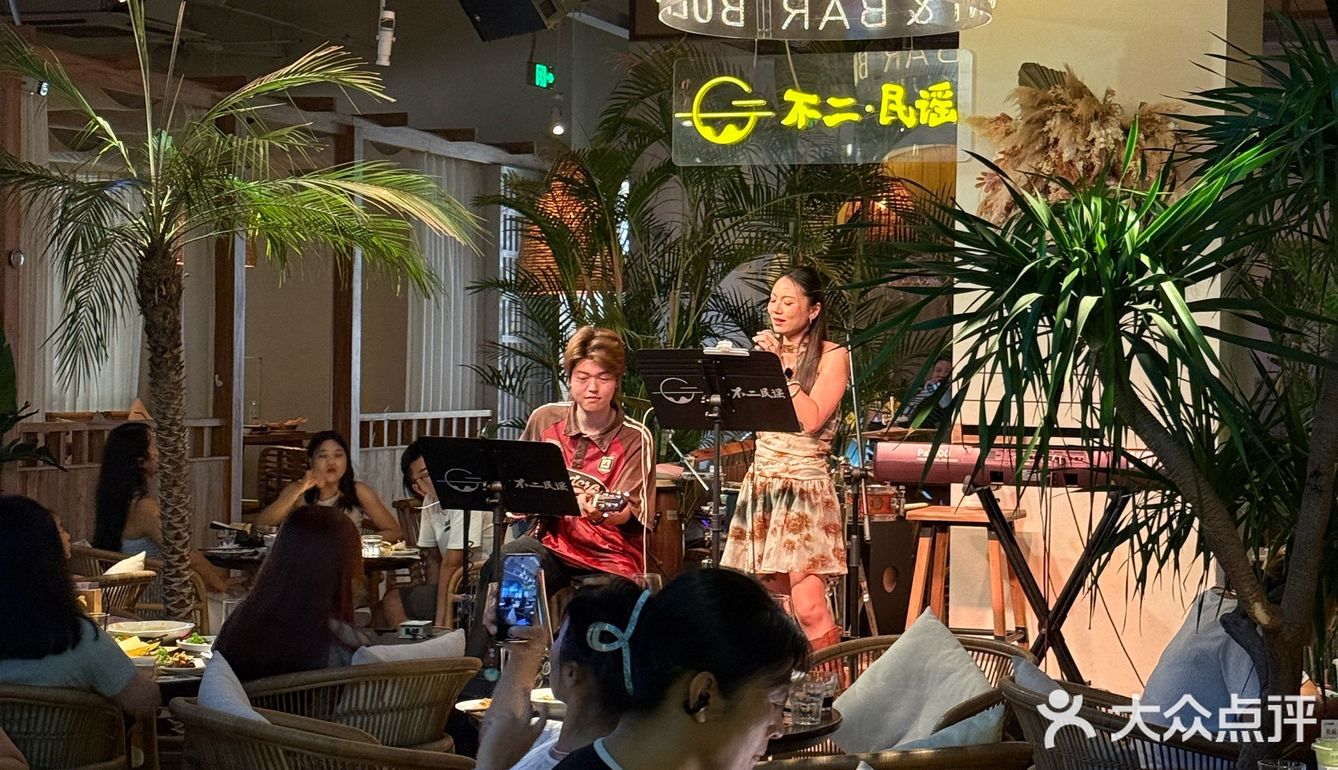 周末聚会首选！超惬意酒馆还能看球赛！