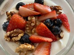 野莓核桃蜂蜜希腊酸奶-The Rug Cafe(王府中环店)