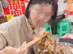 鸿顺美蛙鱼头-鸿顺老铁锅美蛙鱼府(解放碑店)