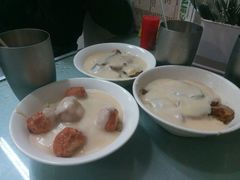 猪颈肉芝士捞公仔面-新记餐厅(香槟大厦店)