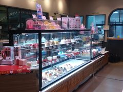 面包甜点陈列柜-巴黎贝甜(宜山路店)