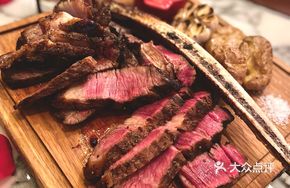 TOMAHAWK Steak