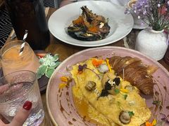 -FLOVIE FLORIST CAFE