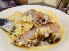 猪颈肉芝士捞公仔面-新记餐厅(香槟大厦店)