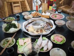 -茅草房·河畔园林火锅