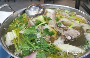 Clear Simmered Lamb Ribs in Small Pot