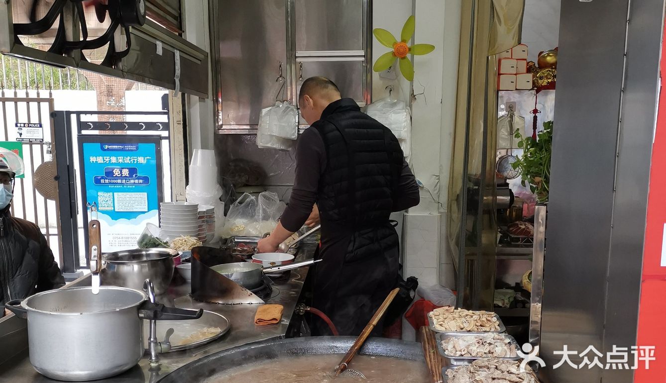 上过早餐中国的海记猪血汤