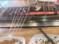 -哈尔滨小酒馆·鲜肉现穿自助烧烤(康新花园店)