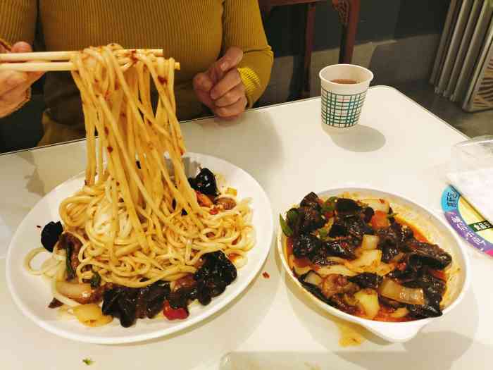 百花村二楼餐饮广场