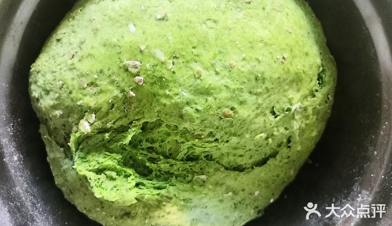 芹菜叶黑燕麦馒头