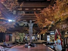 -瑞虹新天地月亮湾