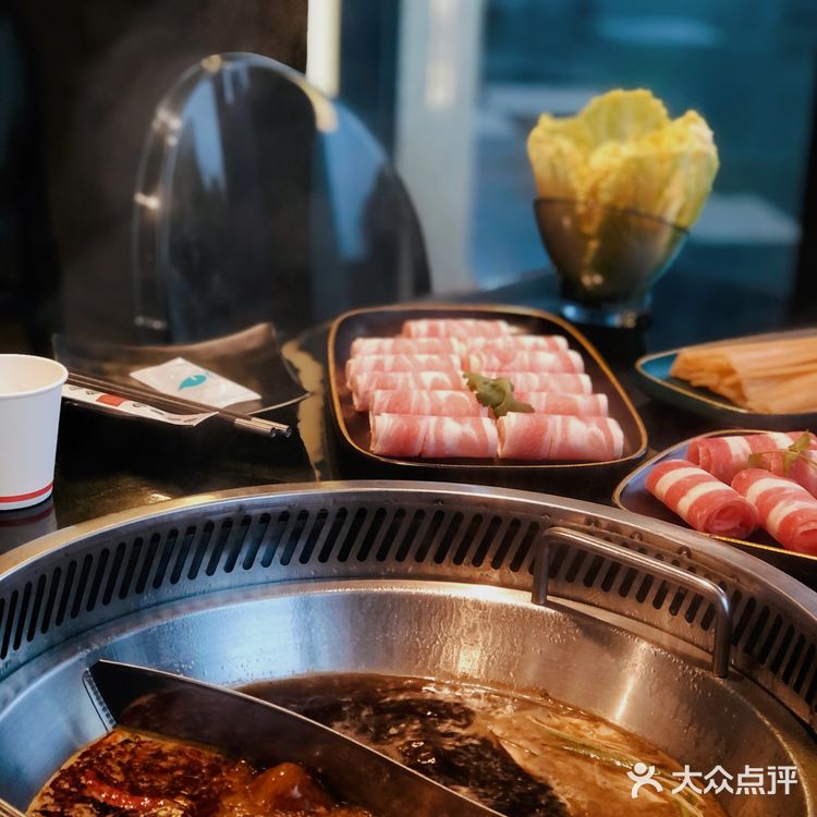装修精致，最适合约会的重庆火锅[调皮]