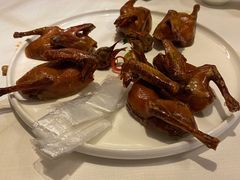 玻璃皮润烧乳鸽王-富力丽思卡尔顿酒店·丽轩中餐厅